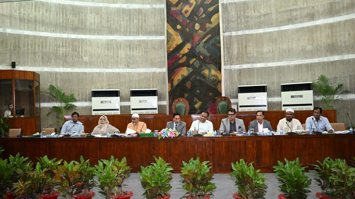 আবাসিক এলাকায় বাণিজ্যিক কার্যক্রম বন্ধে পদক্ষেপ চায় সংসদীয় কমিটি