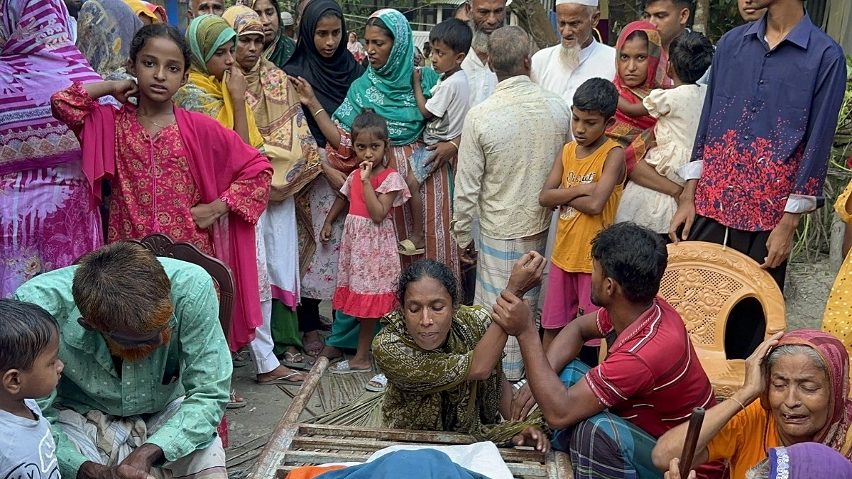 ফুটবল নিয়ে পুকুরে নেমে প্রাণ গেল শিশুর