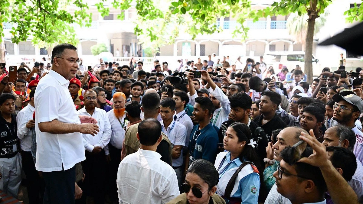 আজিমপুর কোয়ার্টারের অপরিচ্ছন্নতায় ক্ষুব্ধ প্রধানমন্ত্রী, সময় দিলেন দুই সপ্তাহ