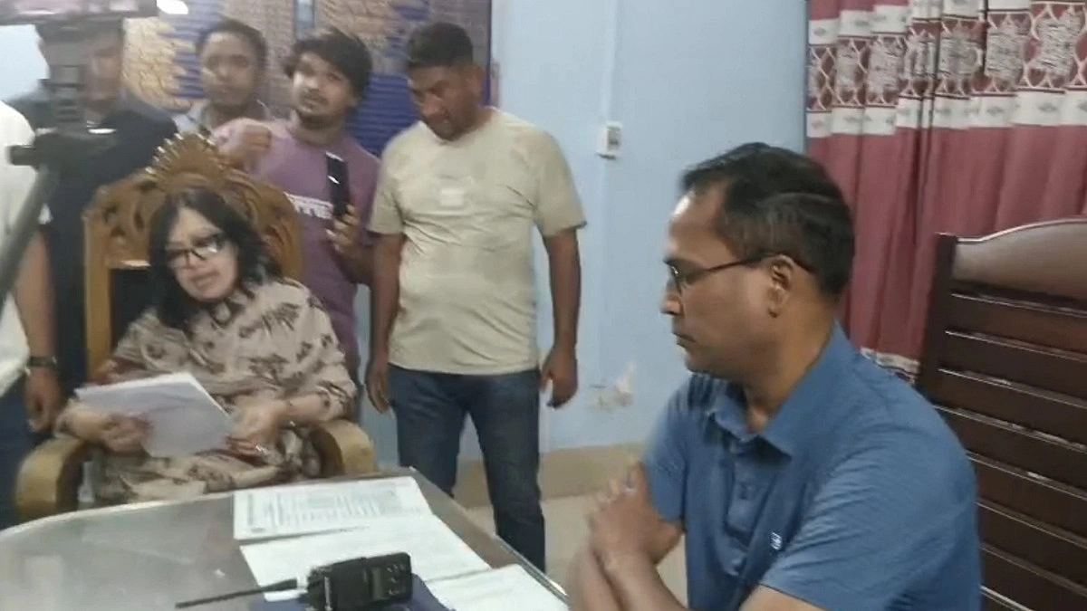 ওসির সঙ্গে বাদানুবাদ, ‘আপনি বিরাট আওয়ামী লীগ ছিলেন’ বললেন রুমিন ফারহানা