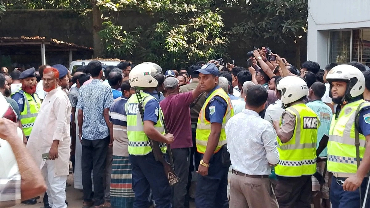 নাটোরে বাস-ট্রাক সংঘর্ষে ১২ জন নিহতের ঘটনায় চালকদের বিরুদ্ধে মামলা