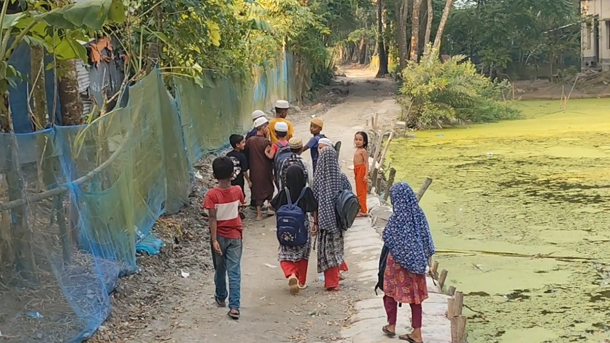 নথিতে পাকা সড়ক, বাস্তবে কাঁচা, বরাদ্দের ৩৩ লাখ টাকা গেল কোথায়?