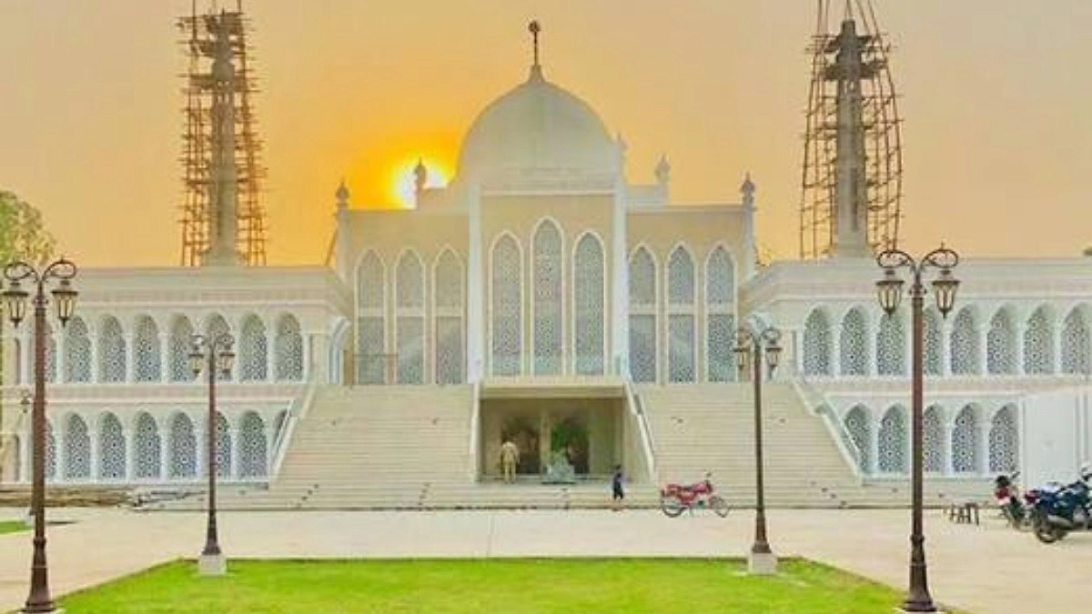 ওয়াকফ করা মসজিদ কি অন্যত্র সরানো যাবে?