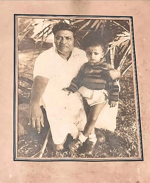ছেলে তারাদাস বন্দ্যোপাধ্যায়ের সঙ্গে বিভূতিভূষণ বন্দ্যোপাধ্যায়