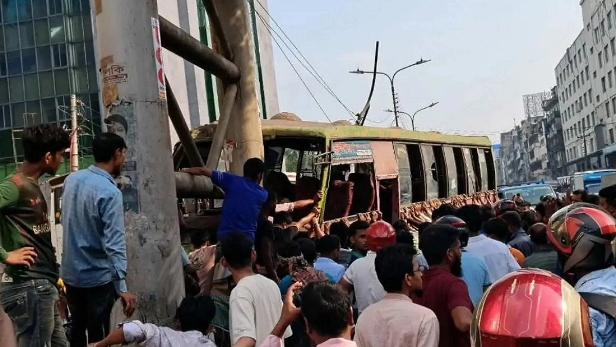 2 killed as bus mounts divider in Banani