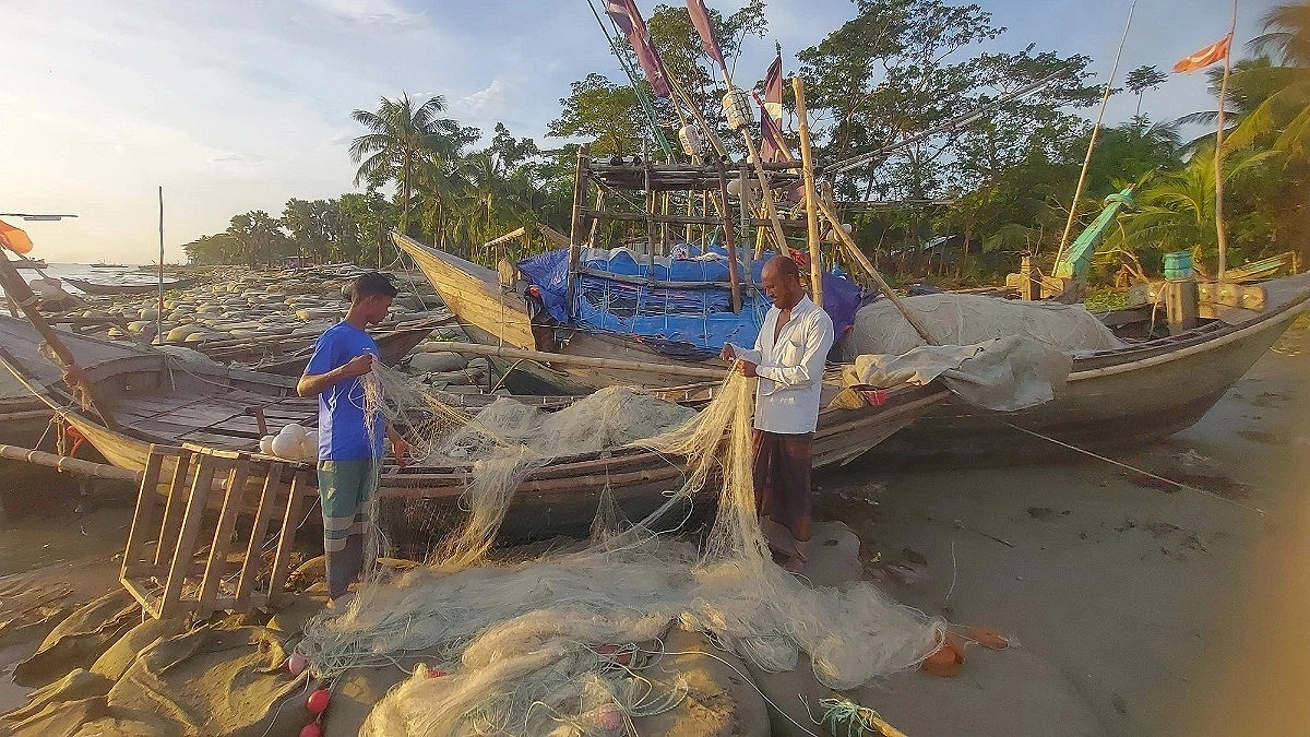 Hilsa Eludes Meghna Fishermen