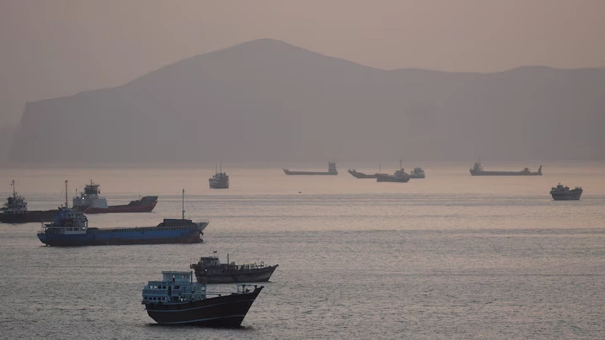 US to Assist Stranded Ships in Crossing Strait of Hormuz