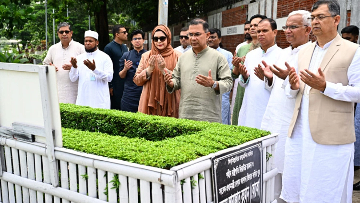 PM visits parents' graves, offers prayer