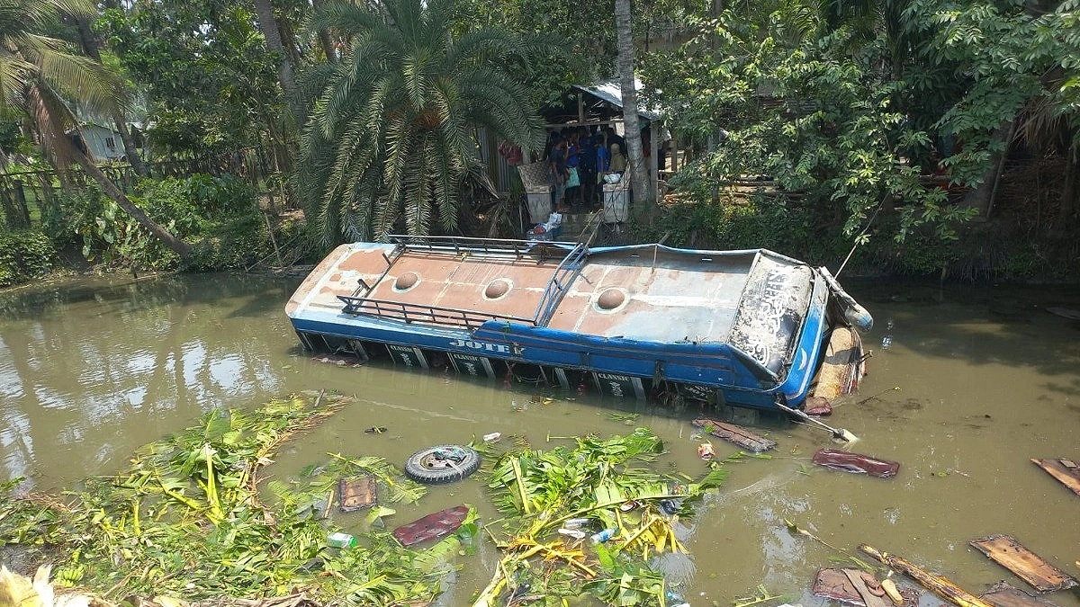 Bus Loses Control and Falls into Pond in Khulna, 1 Dead