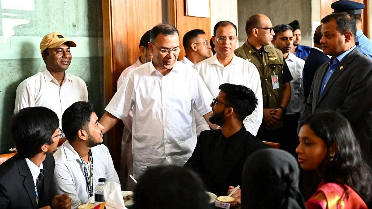 Prime Minister Dines with Students, to Give Awards Tomorrow