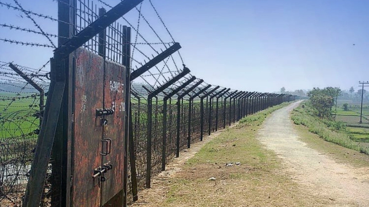 Bangladesh Now Erects Barbed-Wire Fences