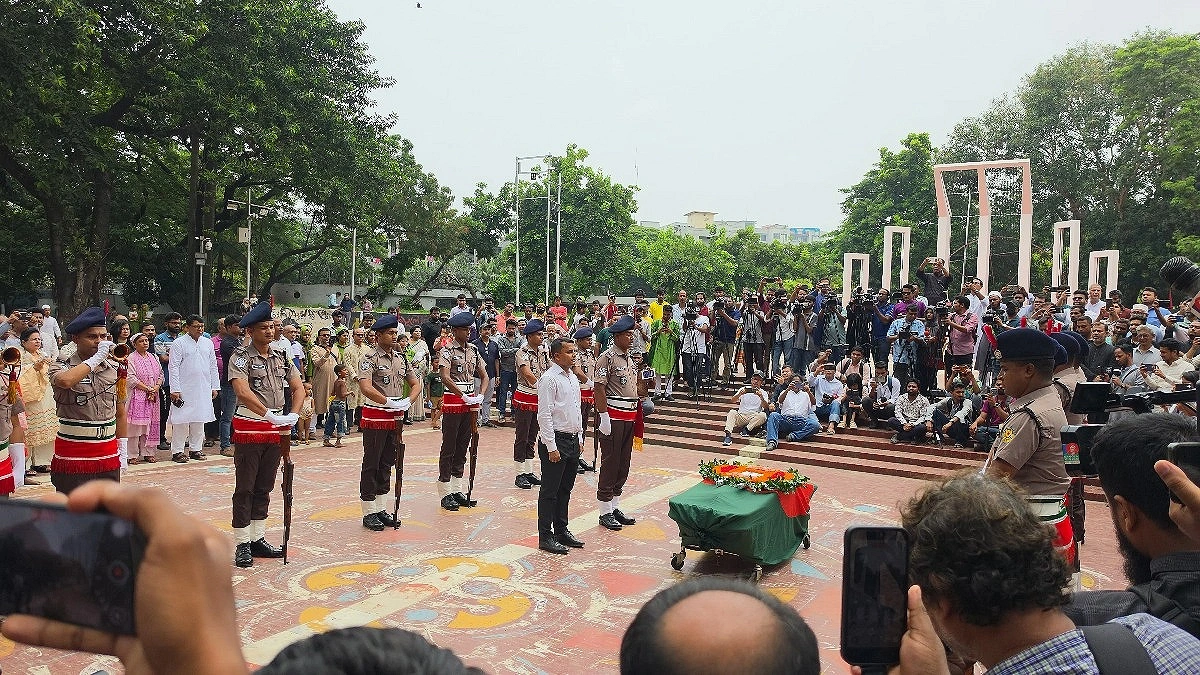 Mustafa Monwar Receives Guard of Honor