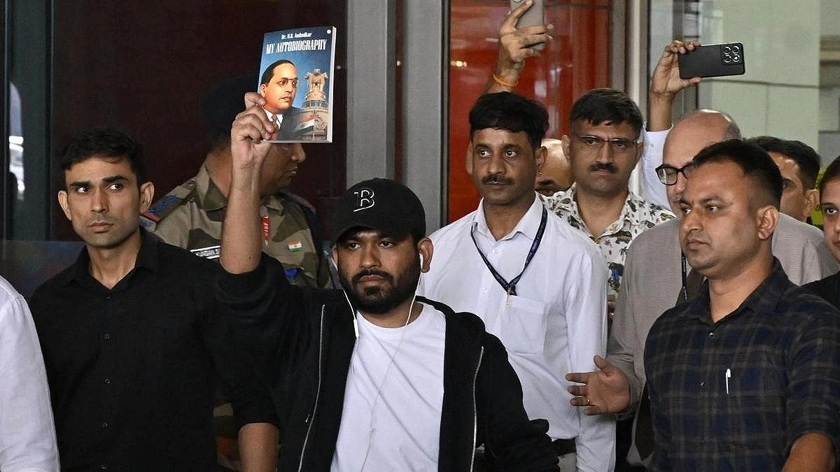 Crowd Floods Cockroach Party Protest Demanding Education Minister’s Resignation in India