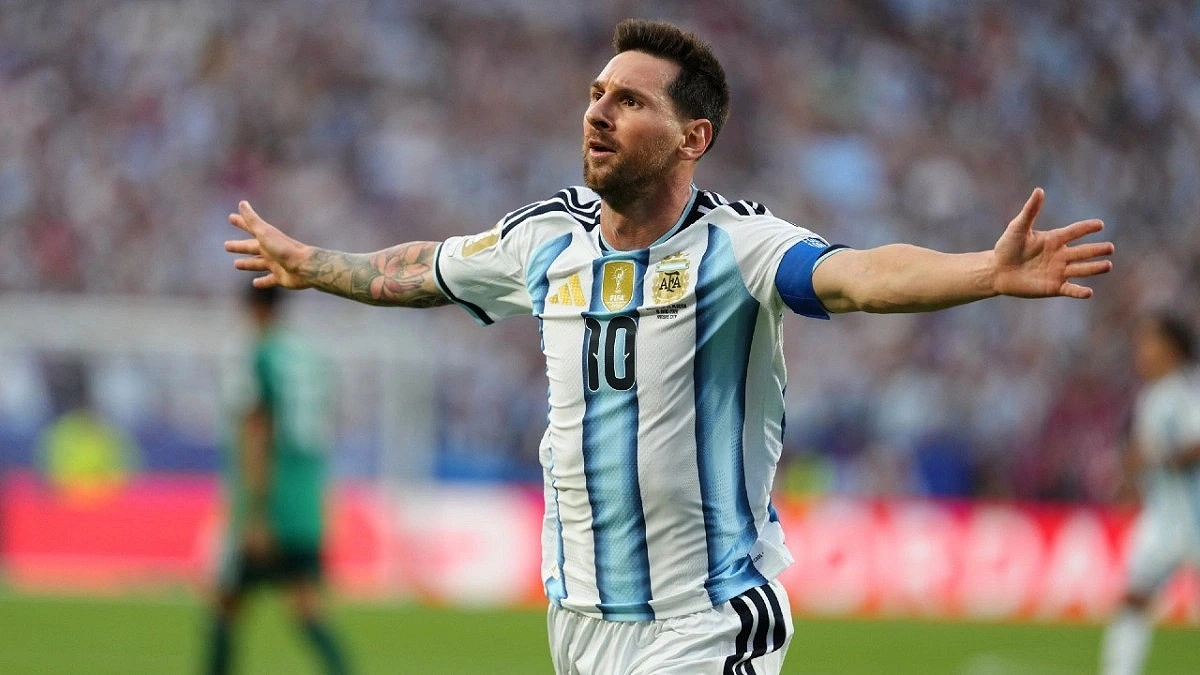How many records Messi broke in one match