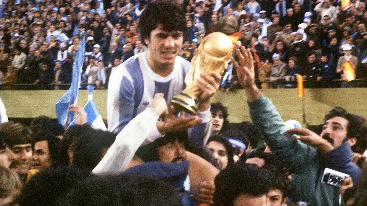 Argentina's Fearsome Dictator in Peru's Dressing Room Before 1978 Match