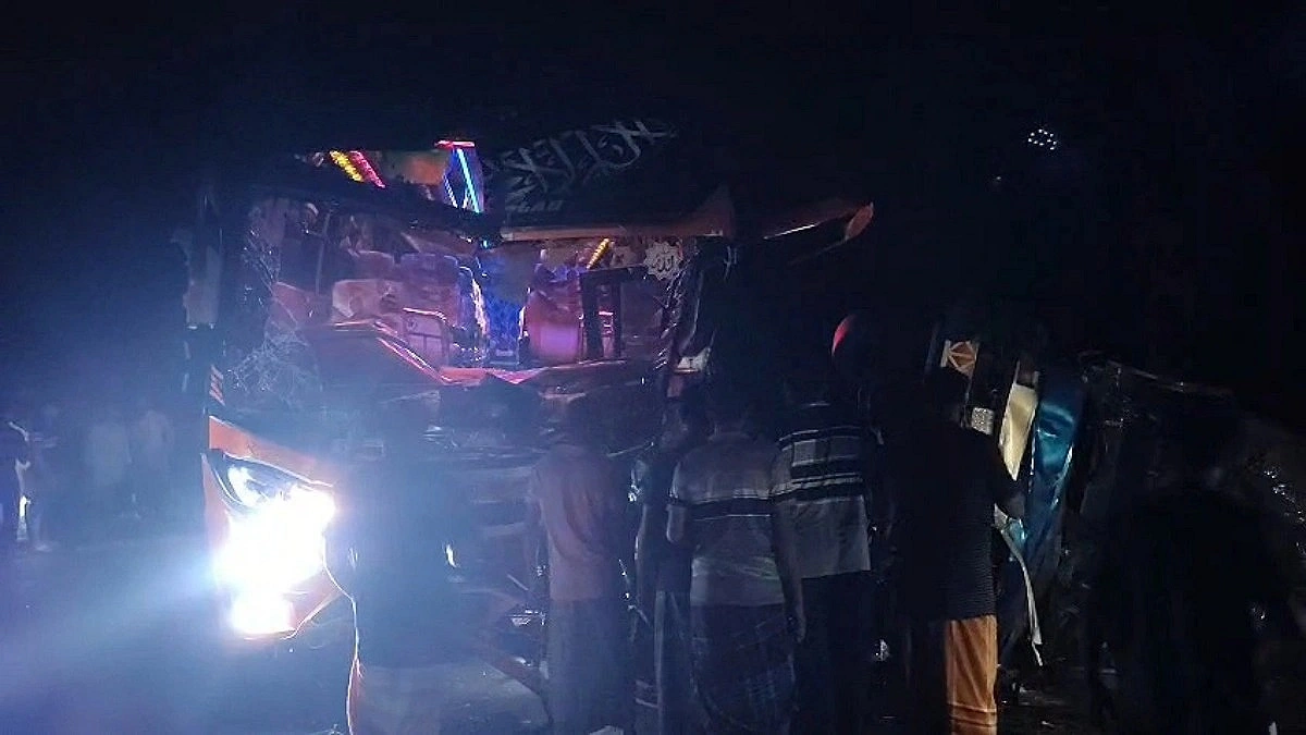 Five Dead After Being Hit by Bus While Watching Pickup Accident
