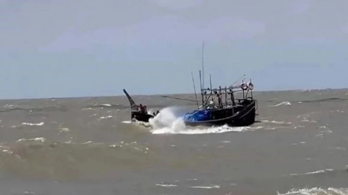 6 Missing as Fishing Trawler Sinks in Bay of Bengal Storm