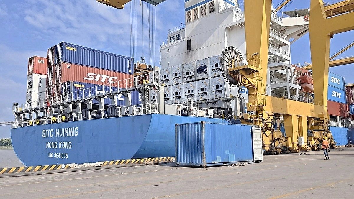 One and a half hours of a journalist on a Chinese ship