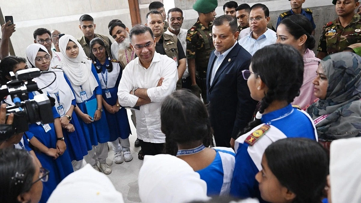 Prime Minister Meets Students Visiting Parliament Session