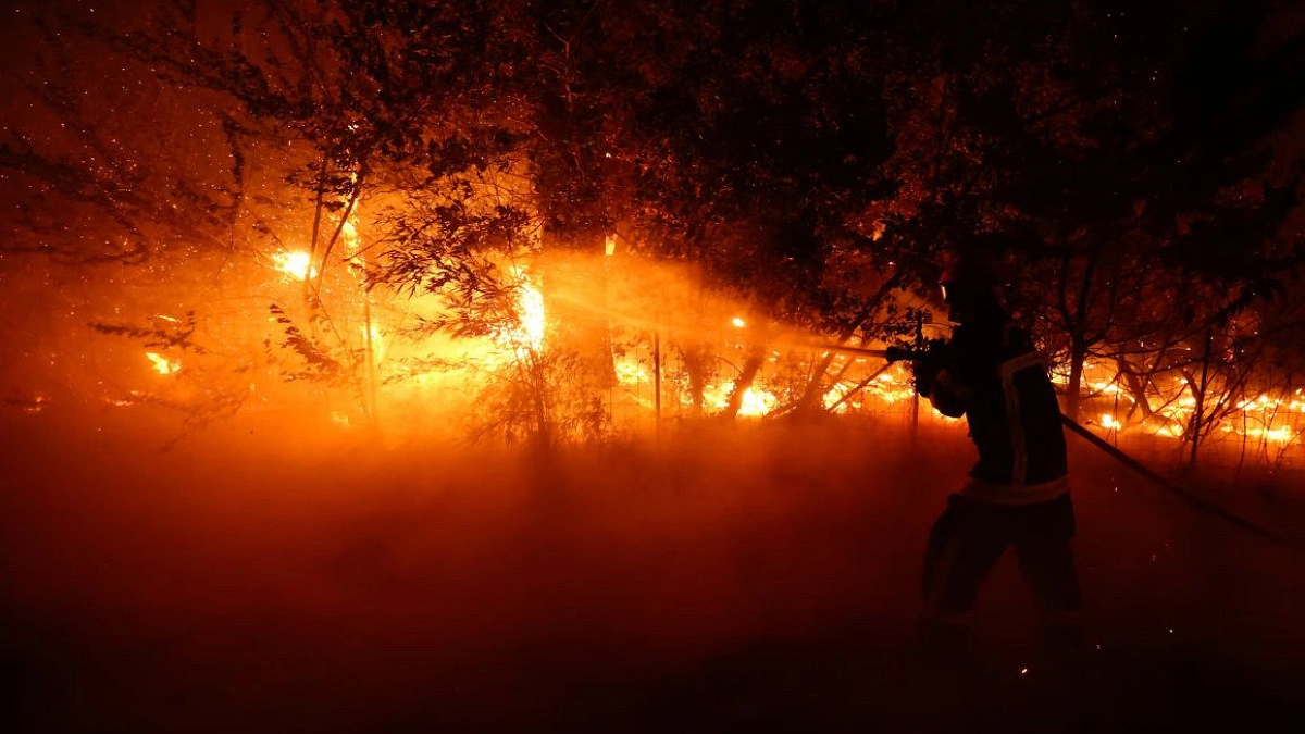 France orders mass evacuation of Cap Ferret as wildfires rage across western Europe