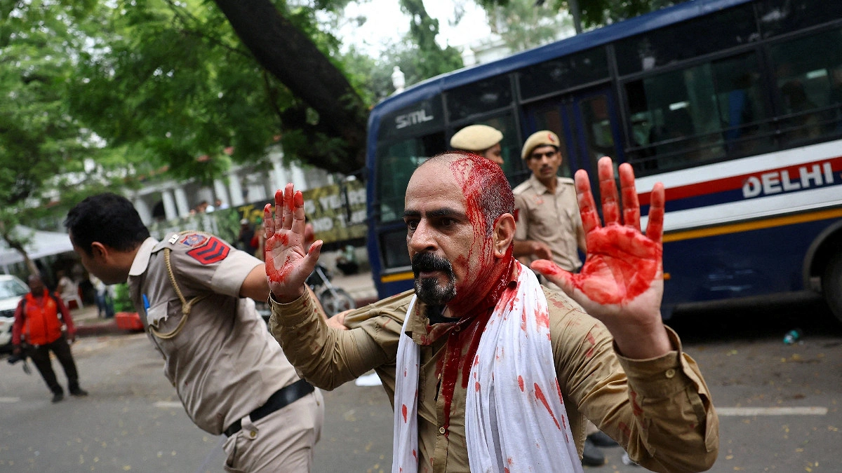 Delhi's Parliament turns into a battlefield over the 'Cockroach' protest