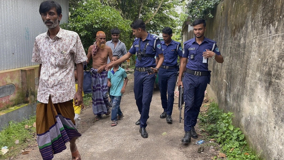 Father gone, mother left children away: Now siblings in police station