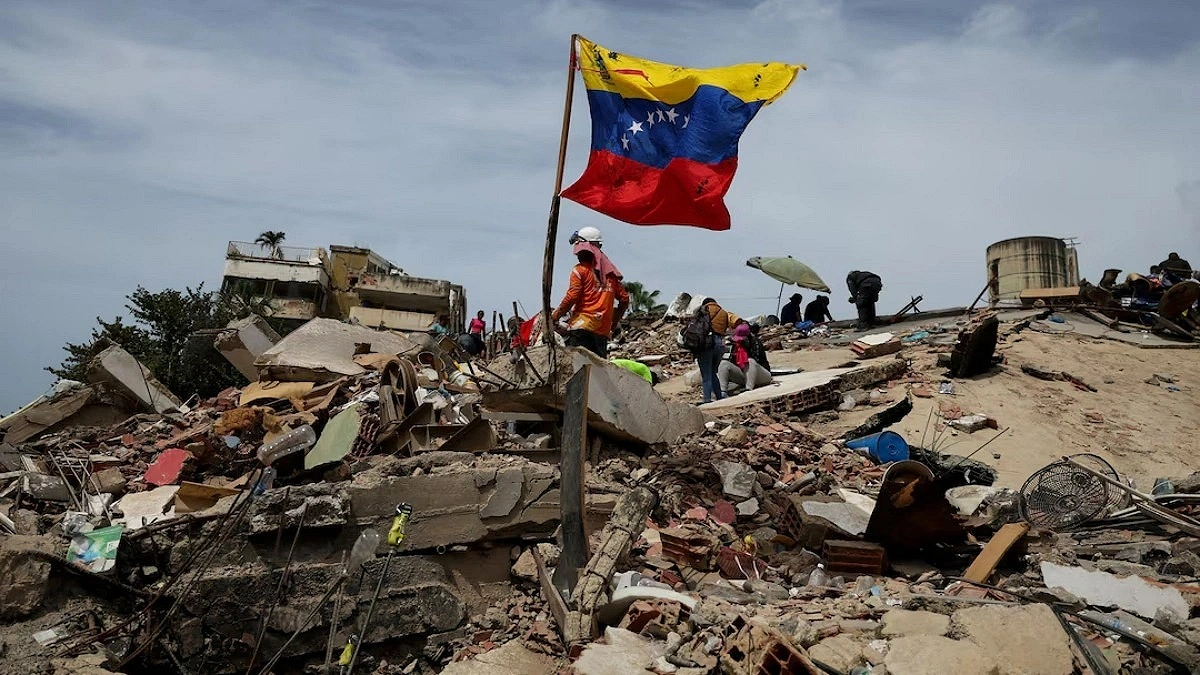 Rescue efforts stalled by lack of direction and chaos