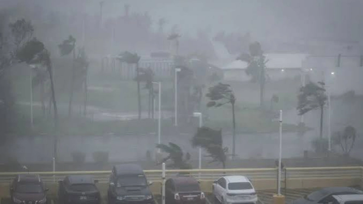 Storm warning in 16 regions with winds up to 60 Kmph