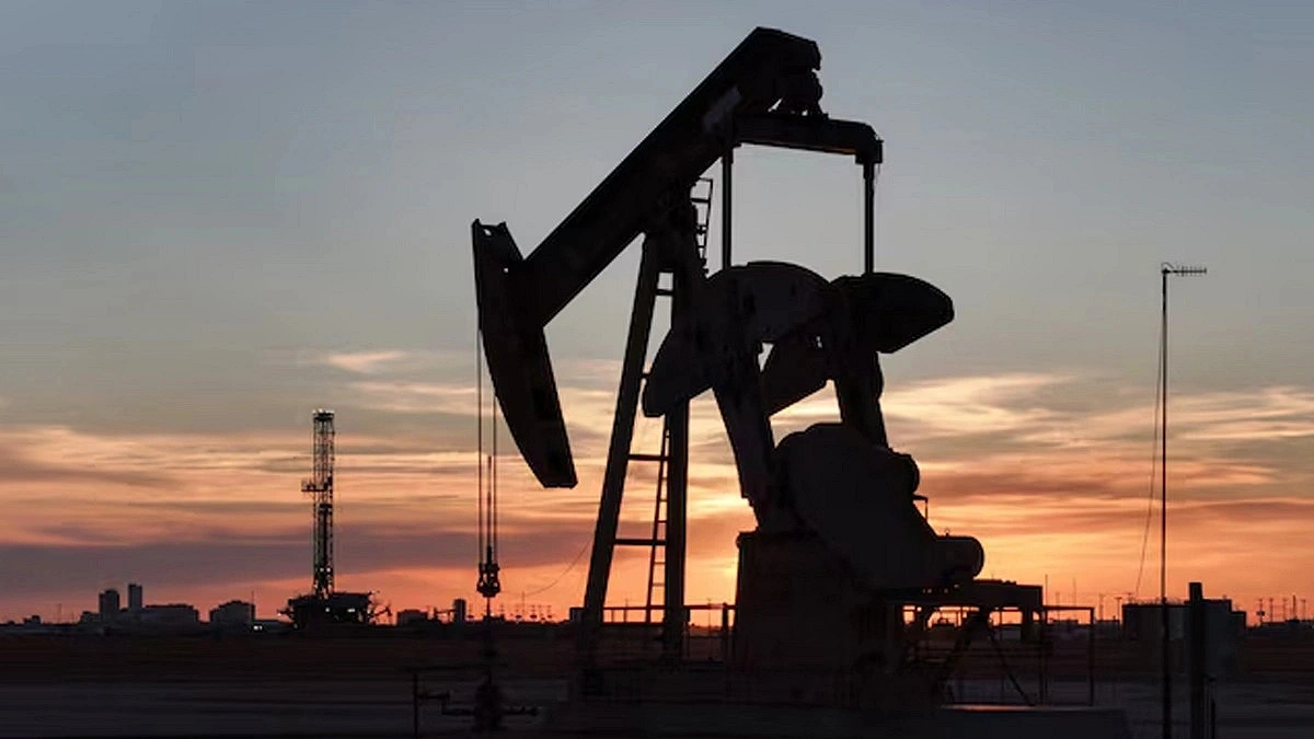 Oil prices hit four-week high amid US-Iran strikes