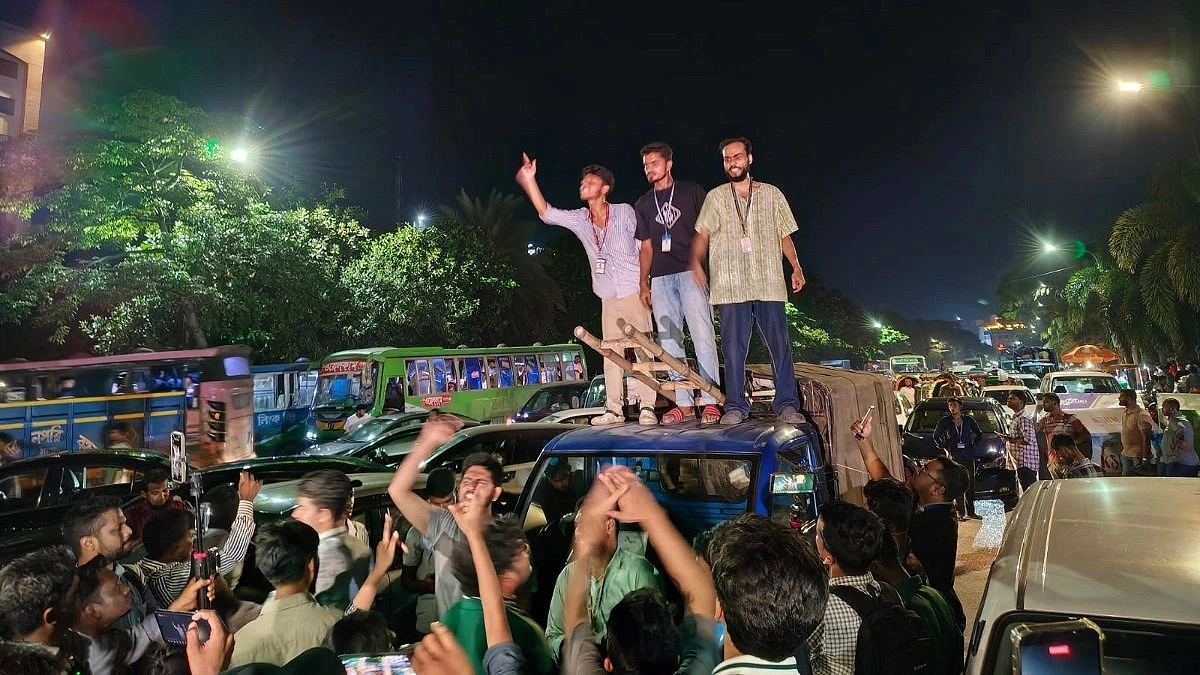 HSC Protesters Block Road Outside Parliament, Bus Vandalized