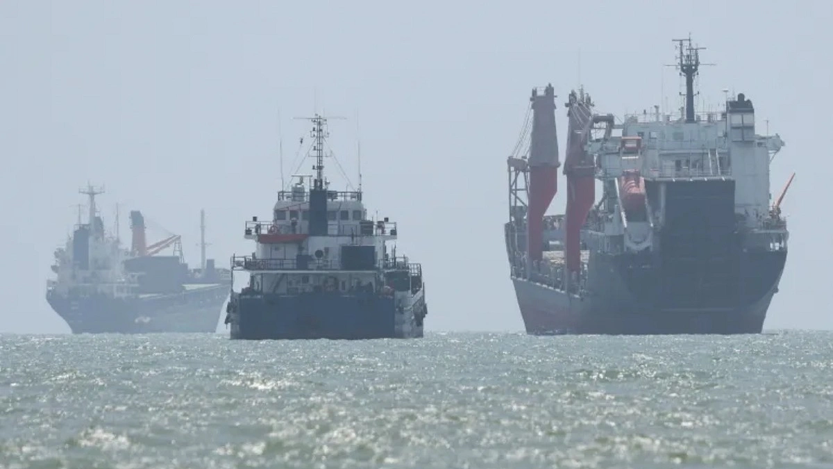 Iran says Hormuz stays closed despite Oman transit deal