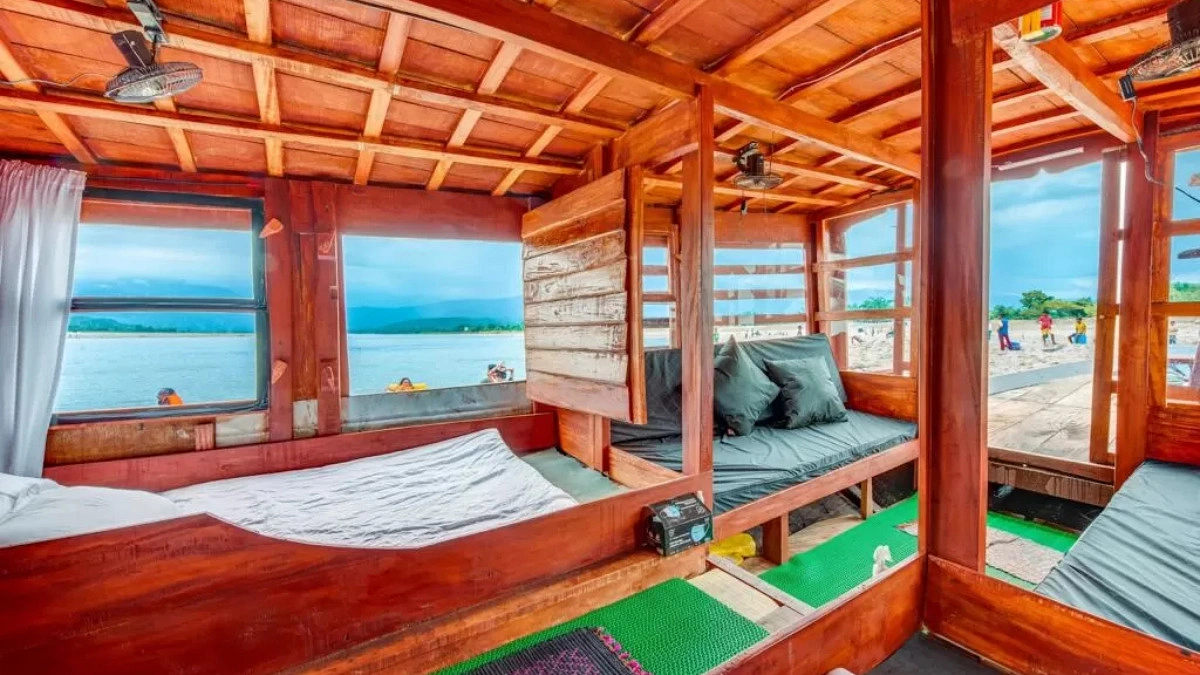 Houseboats diminishes beauty of Haor
