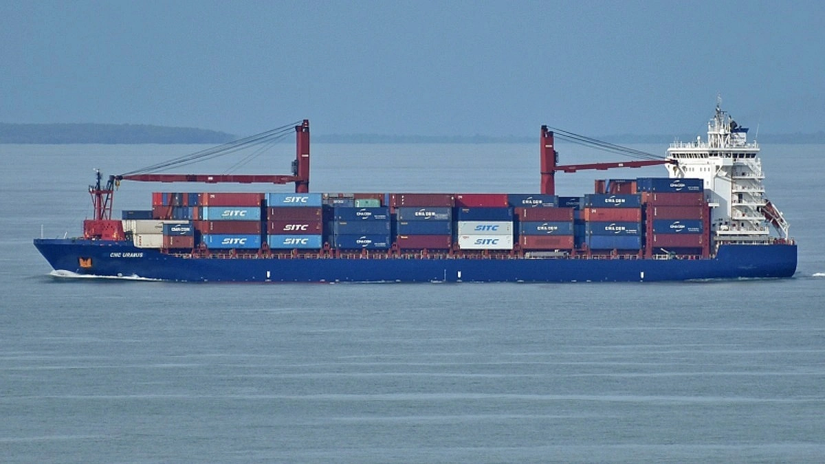 Why was such a large ship brought into port with a faulty steering system?
