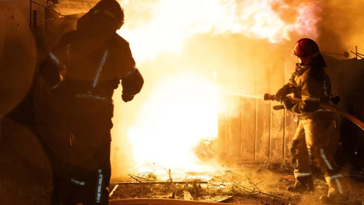 Russian strikes kill 3 in Ukraine