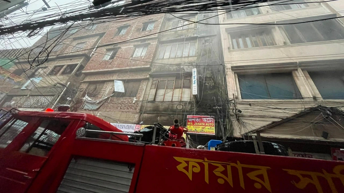 Fire breaks out at a helmet warehouse in old city