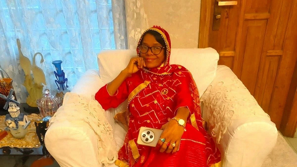 BNP leader ‘selling’ family cards for Tk 100!