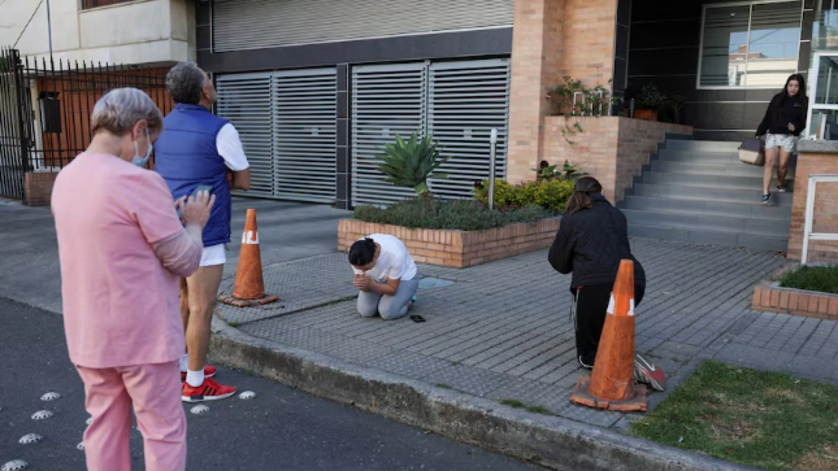 7.4 magnitude earthquake shakes Colombia, damaging buildings and airports