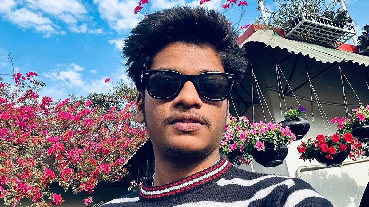 Anas posted on FB about Apratim hours before his arrest