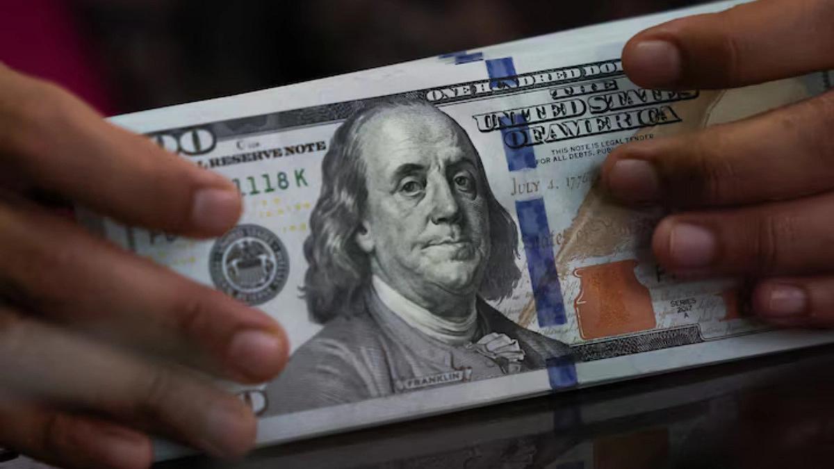 Dollar set for large rise in September, mainly at euro's expense