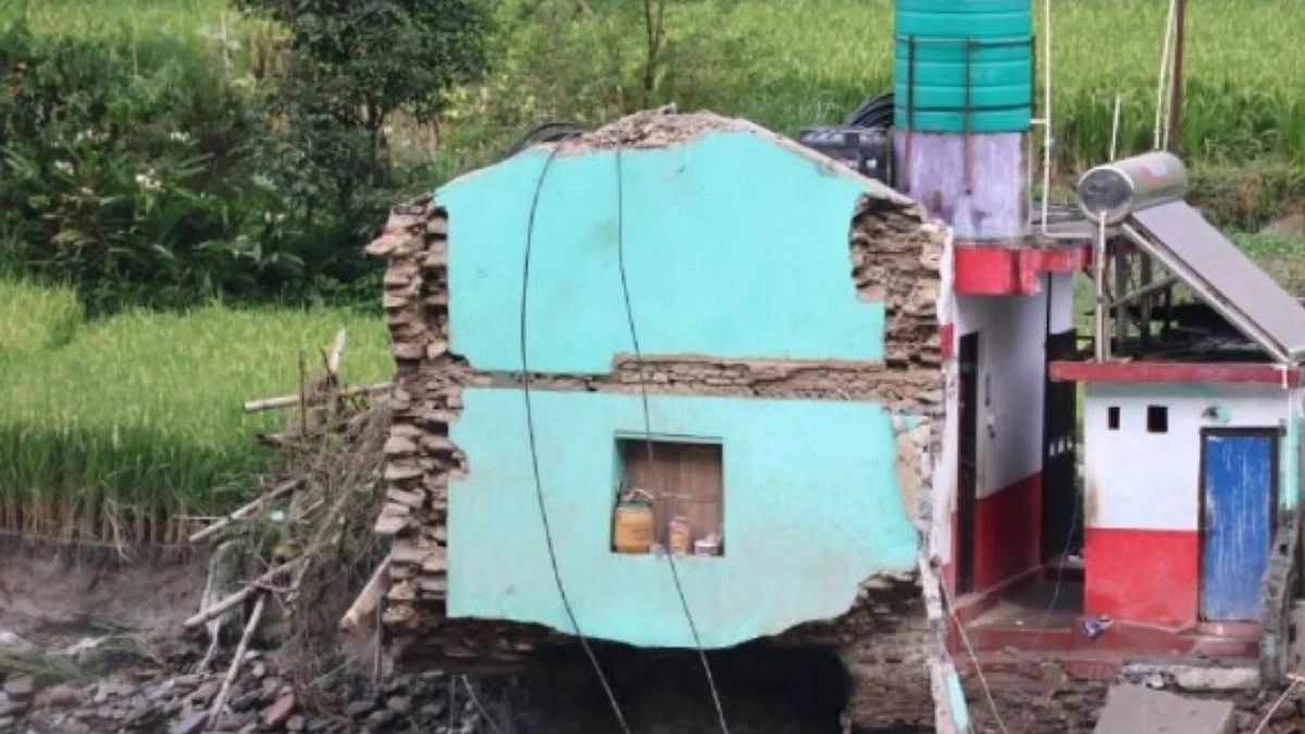 Nepal landslides kill 12 as floods disrupt water for 4,500