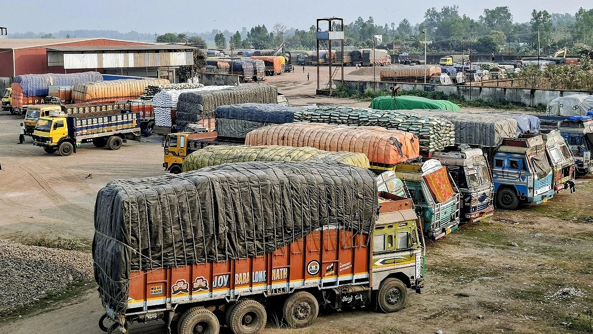 Hili land port to reopen after five days
