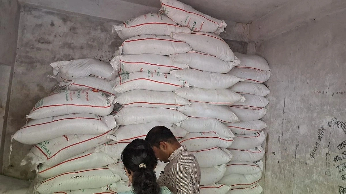 330 sacks of fertilizer seized after breaking warehouse locks