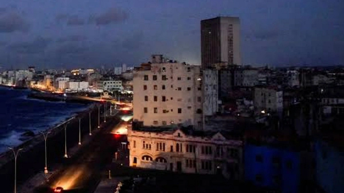 Cuba again in darkness as power grid collapses