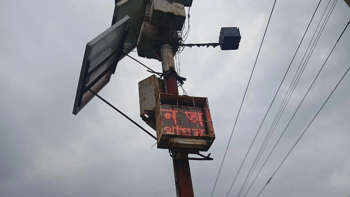 Hamidur’s automatic signal warns people before trains arrive