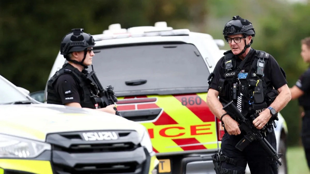 Police arrest 5 near US air base in England