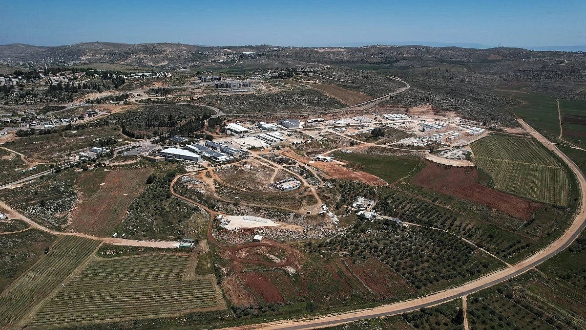 UK bans all goods from Israeli West Bank settlements