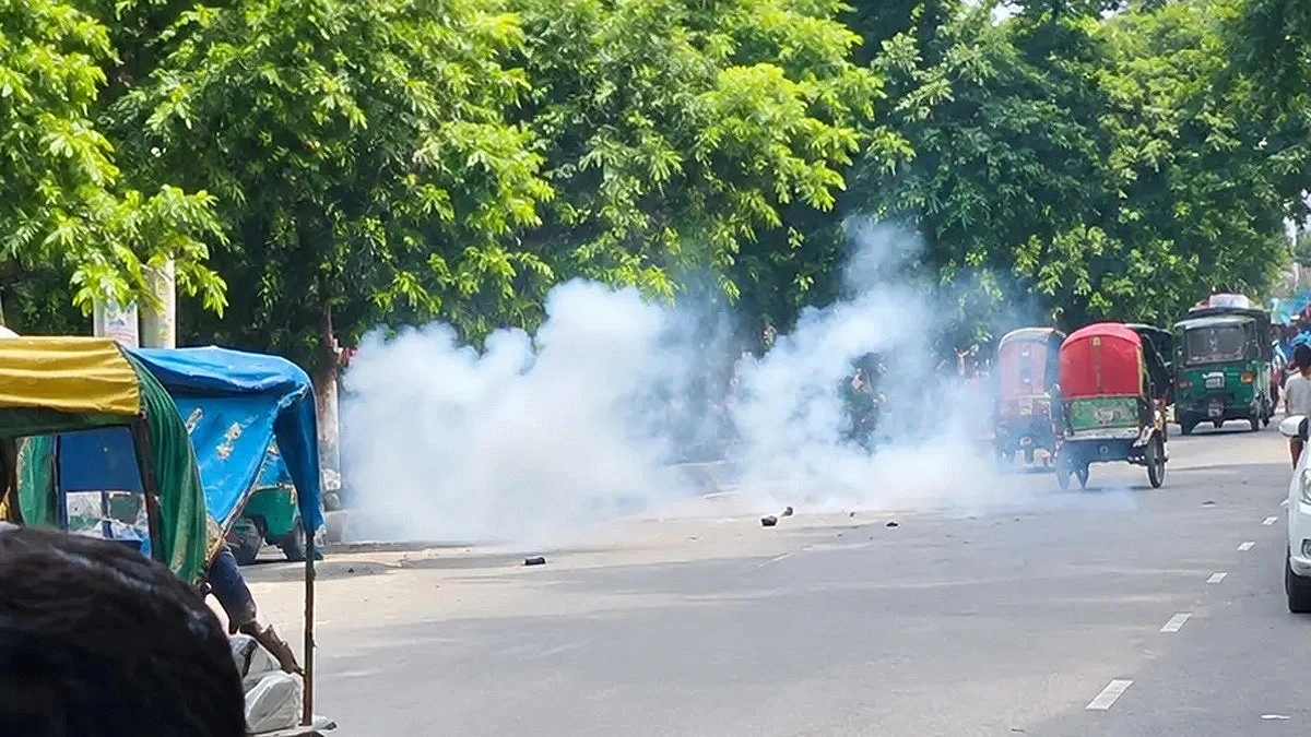 Cocktails explode in front of High Court and Shilpakala Academy areas