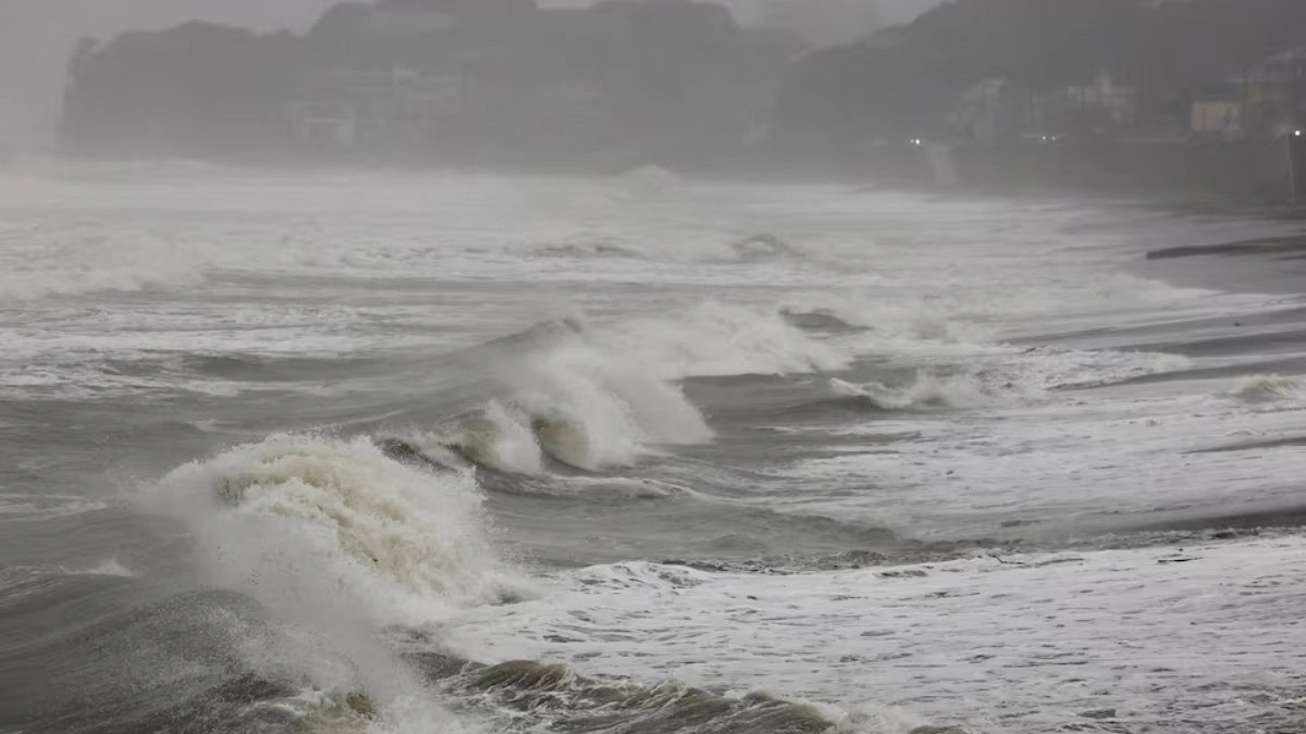 Typhoon approaches eastern Japan, prompting flood and landslide warnings