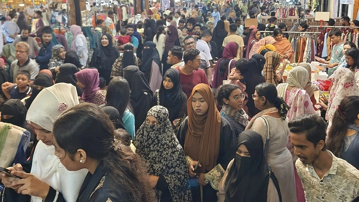 Crowd of shoppers at ‘festivista’ fair in Chattogram, 150,000 in four days