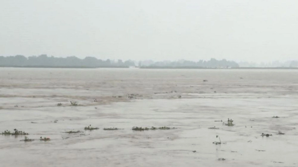 Ganga rises 1.93 metres above danger mark in Patna, flood alert issued